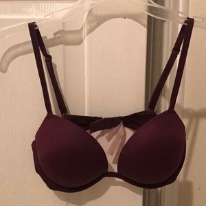 34B pink Victoria secret bra! Great condition.